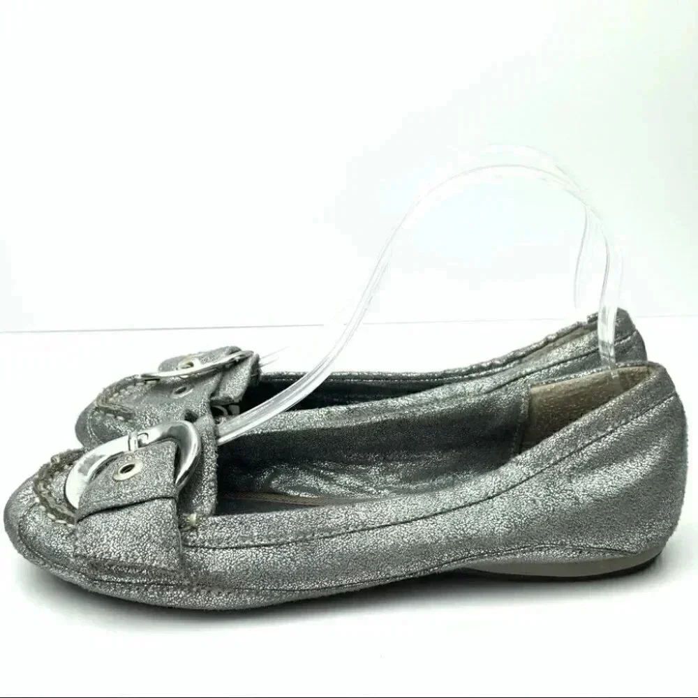 Soda womens flats 7 crackled Silver buckle loafers